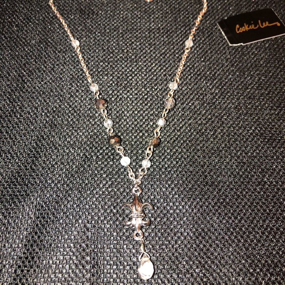 Silver necklace with fleur de lis charm NWT